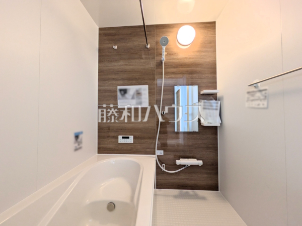 2号棟　浴室　ご家族で入れる1坪タイプの浴室です。　【福岡市城南区友丘４丁目】