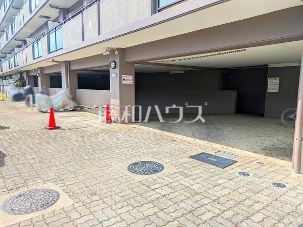 駐車場　【アーベイン朝霞リーデンス】