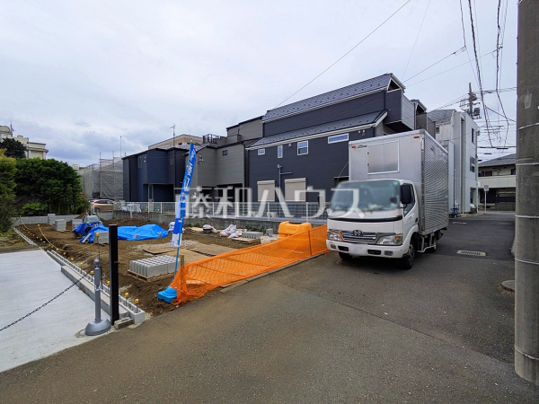 接道状況および現場風景　【三鷹市上連雀５丁目】