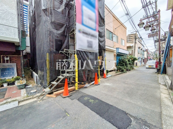 建物のプレゼンをさせていただきますので、実際の完成イメージを思い描いていただくことができます。お気軽にお問合せ下さい。 
接道状況および現場風景　【清瀬市松山１丁目】 