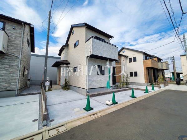 接道状況および現場風景　【小平市花小金井３丁目】 同時期に生活をスタートさせるご家族の多い分譲地は、困ったときも心強い存在になりそうですね！ 