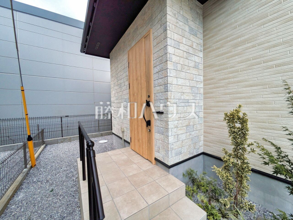 16号棟　玄関　【小平市花小金井３丁目】