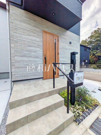 5号棟　玄関　【新座市池田３丁目】