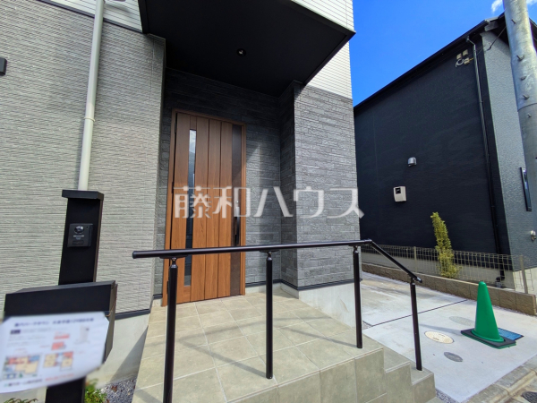 8号棟　玄関　【新座市池田３丁目】