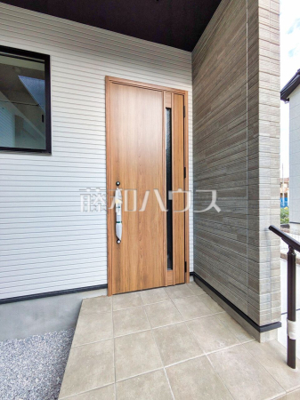 9号棟　玄関　【新座市池田３丁目】