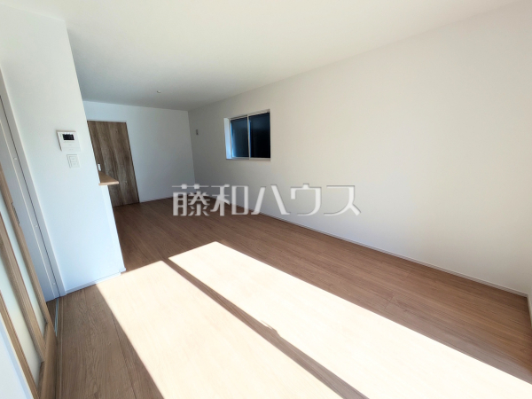 2号棟　リビング　【春日井市高山町３丁目】