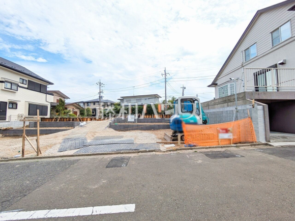 1号棟　外観　【八王子市めじろ台３丁目】 見学はしたいけど、なかなか時間が取れない・・・そんな方に出勤前や仕事終わりにマイホームを見学できるサポートをいたします。 