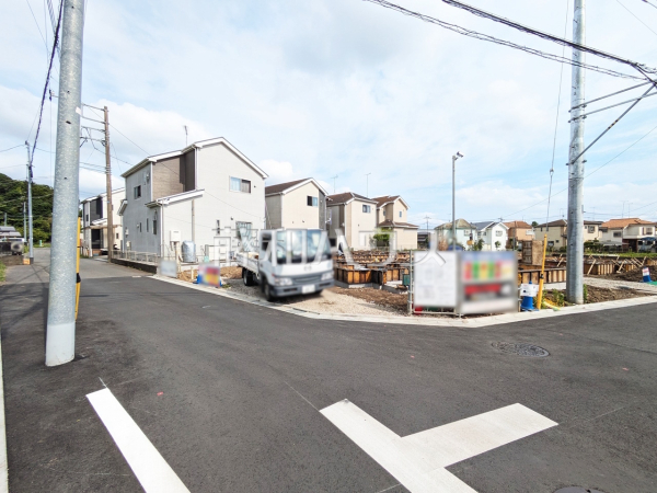 各棟、個性的な間取りでご家族皆様のニーズにこたえます。6家族のために、明るく寛ぎに満ちた間取りをご用意しています。　【八王子市川口町】