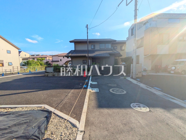 ≪現地外観≫大通りから離れた場所にございますので、静かな環境となります。【府中市白糸台１丁目】