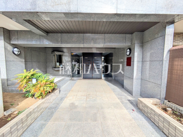 ≪エントランス≫安心のオートロック付きマンション。日々の安全を守ります。【アイディーコート府中】