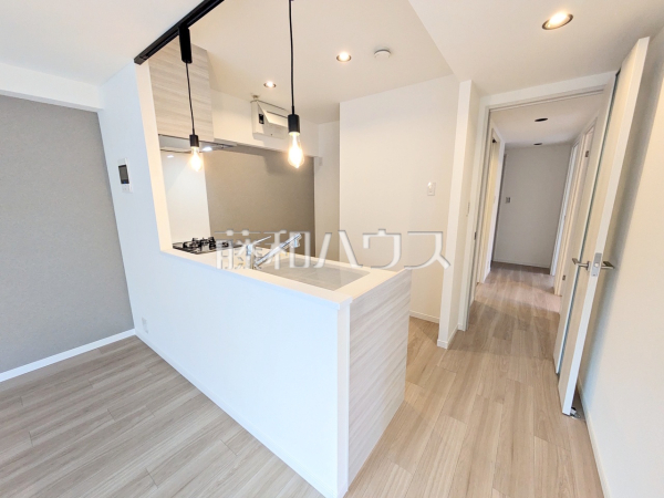 ≪キッチン≫ 使いやすくスタイリッシュなシステムキッチンには、毎日お使いになる方の視点が存分に活かされています。 【アイディーコート府中】