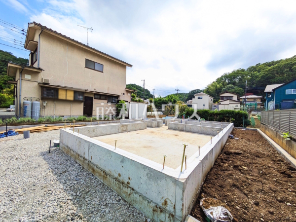 まだまだ建築中ですが、ぜひ現地をご覧になりませんか？基礎の状態は建築中にしかご覧になれません！【八王子市弐分方町】