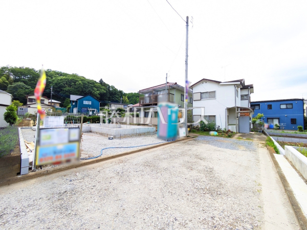 接道状況および現場風景　【八王子市弐分方町】
一戸建ての多いエリアのため、静かで落ち着いた雰囲気の街並みです。　