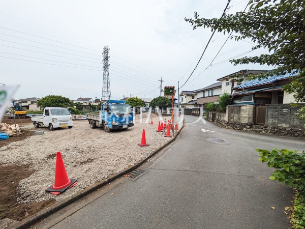 接道状況および現場風景　【武蔵村山市残堀１丁目】
お住まい探しは、家の良し悪しだけでなく周辺環境も重要なポイントです。ぜひ一度お客様の目でご覧ください。　