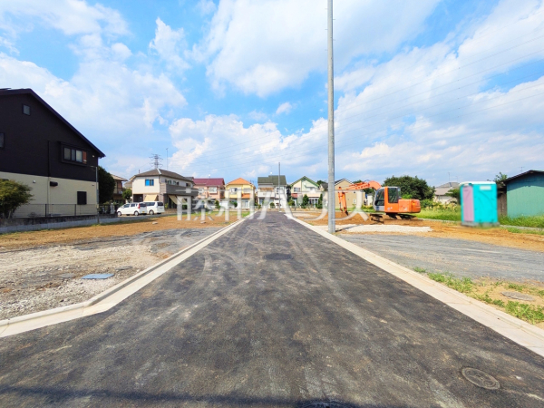 接道状況および現場風景　【武蔵村山市残堀１丁目】 周辺環境はもちろん、日当たりや設備仕様など、実際に行ってみないと分からないことも多くございます。ご案内いたしますので、お気軽にお問い合わせください。 