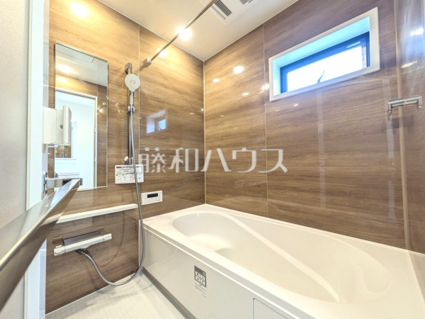 浴室　【西東京市東伏見２丁目】
落ち着いた色合いで疲れたからだを癒す、贅沢なくつろぎ空間です。　