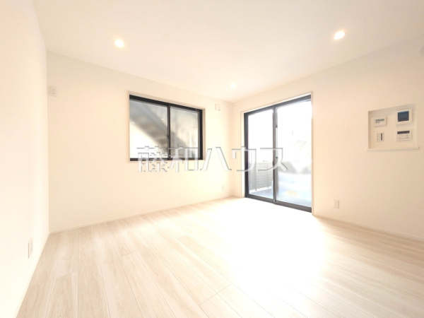 リビング　【西東京市東伏見２丁目】