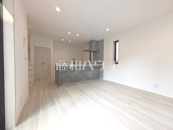 リビング　【西東京市東伏見２丁目】