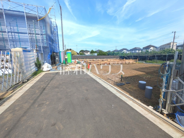 外観（画像奥）　【東村山市久米川町３丁目】お探しの物件に出会うためには、早めのご確認をオススメします。未完成の今のうちにぜひお問合せをお待ちしております。　
