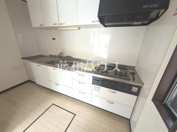 キッチン　【西東京市南町５丁目】キッチンの収納も充実しています。