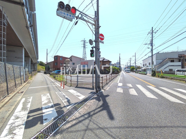 接道状況および現場風景　【日野市大字日野】
住まいの事なら地元で豊富な実績を誇る、地域密着の藤和ハウスへお任せ下さい！