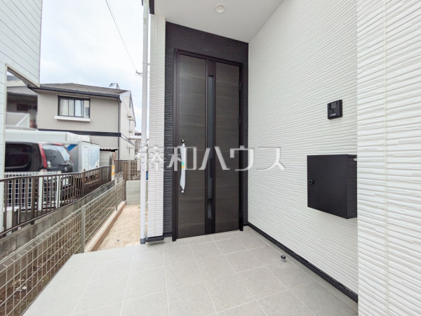 玄関　【所沢市中新井１丁目】