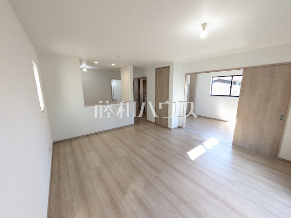 C号棟　リビング　【北名古屋市薬師寺山浦】