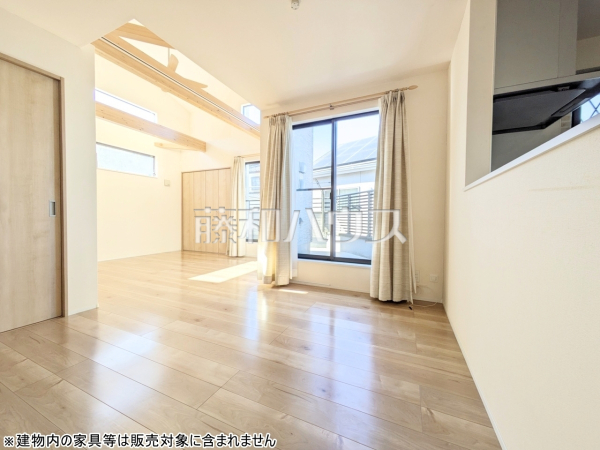 リビング　【西東京市向台町６丁目】