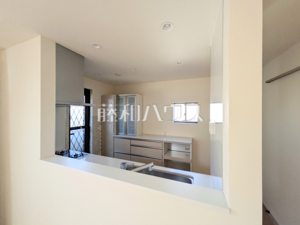 キッチンカウンター　【西東京市向台町６丁目】