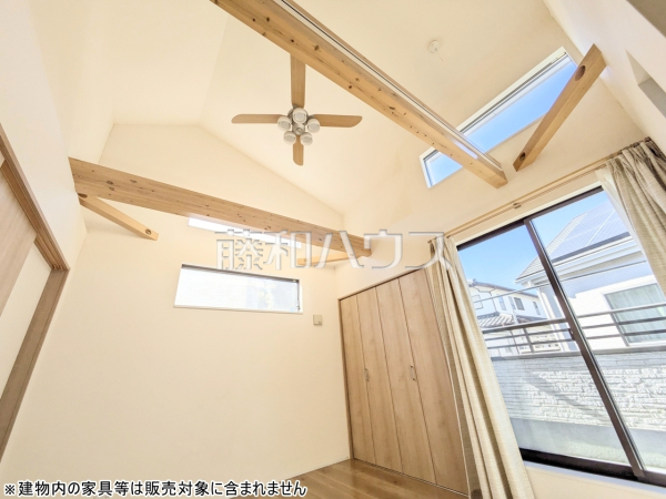 リビング　【西東京市向台町６丁目】