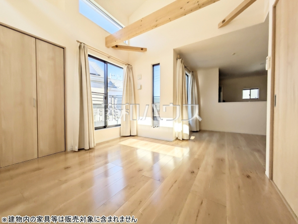 リビング　【西東京市向台町６丁目】