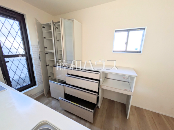 キッチン収納　【西東京市向台町６丁目】