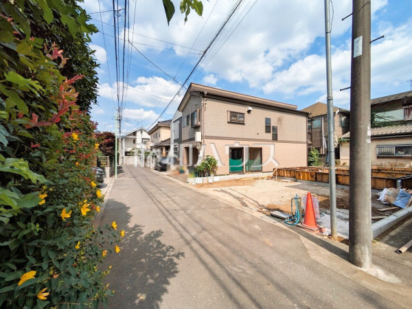 接道状況および現場風景　【東久留米市野火止３丁目】 平日のご案内も可能です。まずはお気軽にお問合せ下さいませ。 