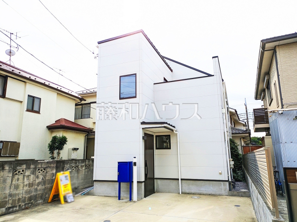  家族みんなの眩い笑顔、豊かな開口がもたらすこの場所は過ごす時を楽しむ時を紡ぐ場所、たくさんの笑顔があふれ心地よい時間が流れていくことでしょう。 　【国分寺市本多４丁目】