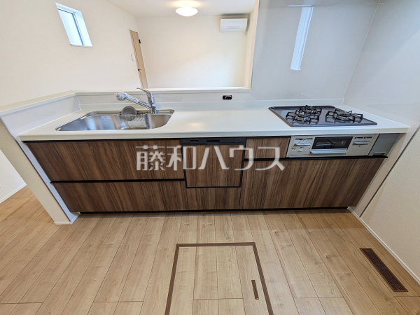 キッチン　【八王子市諏訪町】対面式のカウンターキッチンは、いつでもご家族を感じられる空間作りの重要ポイントになりそうです。　