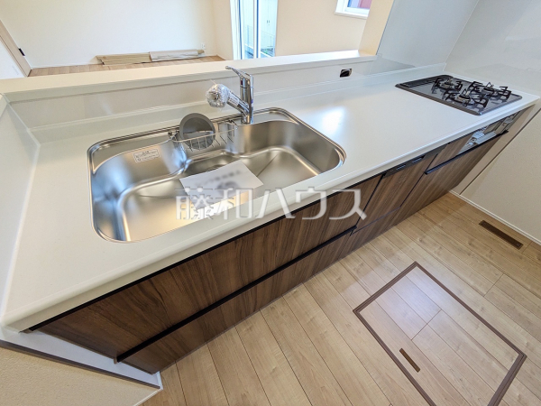 キッチン　【八王子市諏訪町】使いやすくスタイリッシュなシステムキッチンには、毎日お使いになる方の視点が存分に活かされています。　 