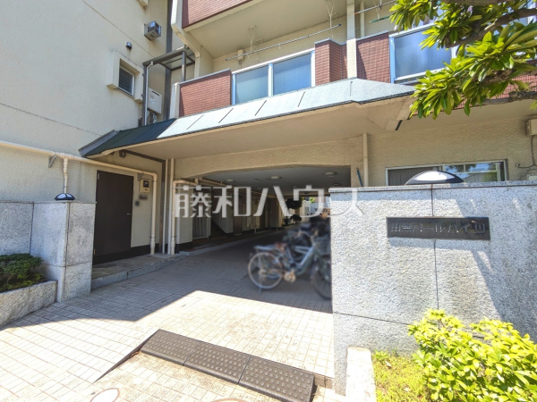エントランス　【田無パールハイツ】
心地良さの中にも洗練を感じさせる、住まう方をやさしく出迎えるエントランス　