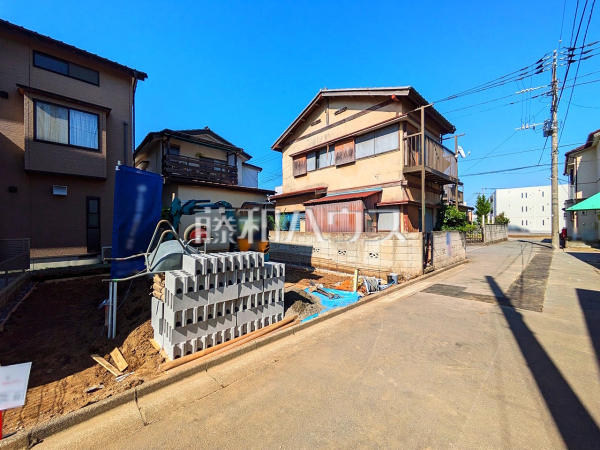 接道状況および現場風景　【朝霞市根岸台５丁目】平日のご案内も可能です。まずはお気軽にお問合せ下さいませ。