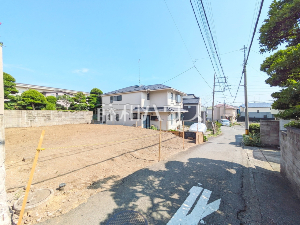 接道状況および現場風景　【昭島市朝日町５丁目】充実した新たな生活を、「あったらいいな」がある、この地から始めてみませんか？鮮やかな青空と暮らすこの土地で・・・。