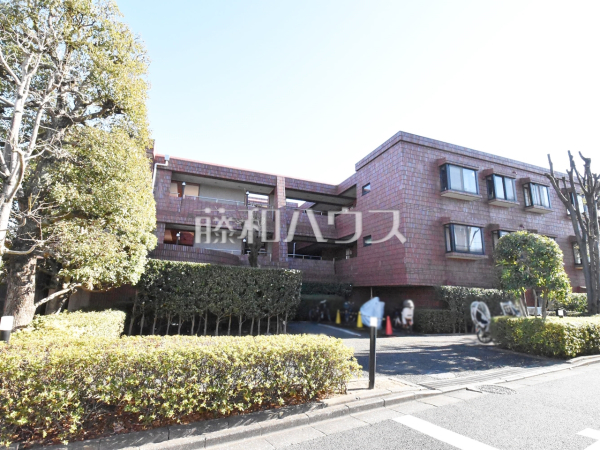 外観　【ライオンズガーデン浜田山】利便性と、思わず深呼吸したくなる大きな空、色彩豊かな木々、この街が育んだ豊かな情景を楽しみ過ごす時がゆたかになる。　