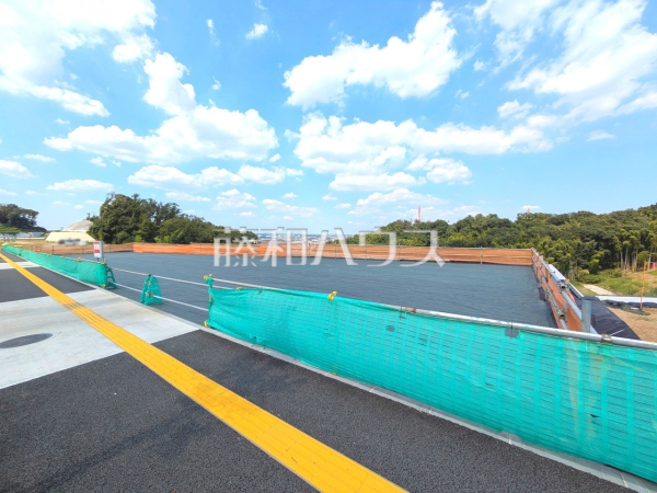 ≪現地外観≫建築条件はございませんので、ライフスタイルに合わせた自由なマイホームづくりが可能です。【稲城市矢野口】