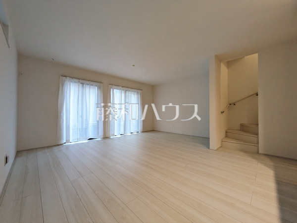 リビング　【北名古屋市高田寺起返】