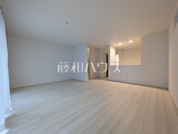 リビング　【北名古屋市高田寺起返】