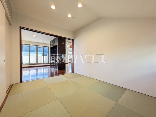 和室　【杉並区今川４丁目】
ついゴロンとしたくなる和室。あるとやっぱり落ち着きますね。　