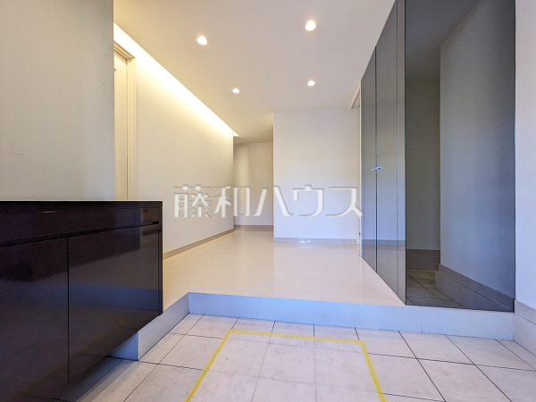 玄関　【杉並区今川４丁目】
広々とした玄関ホールで、お客様のお出迎えも楽しみですね。　