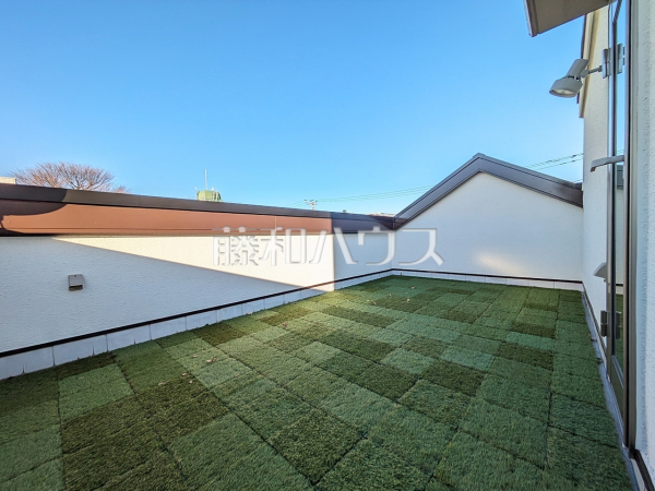 バルコニー　【杉並区今川４丁目】
屋上バルコニーでバーベキューを楽しんだり、夏の暑い時期にはお子様のプールも使えます。　