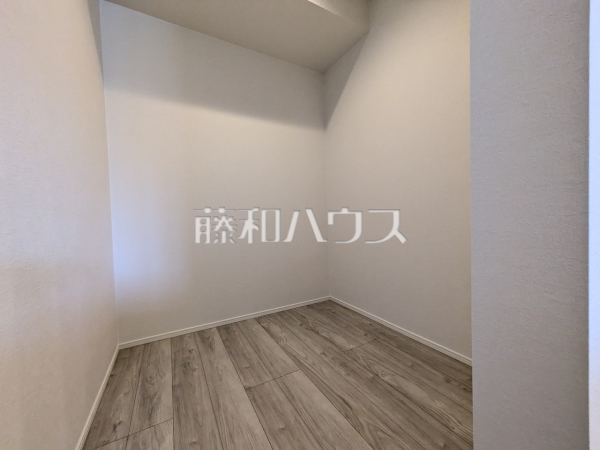 キッチン裏の収納　【世田谷区千歳台６丁目】