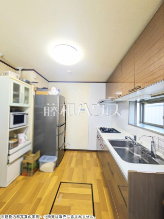 キッチン　【東久留米市小山１丁目】
独立キッチンは、来客時など人の目を気にせずに料理が作れます。　