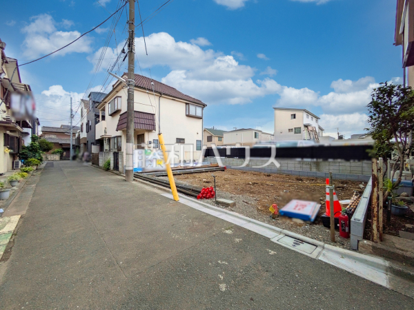接道状況および現場風景　【練馬区貫井４丁目】 第三者機関により住宅の品質や性能を評価し「安心・安全」を保証する【住宅性能評価書】を取得しております。 