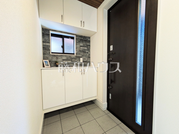 玄関　【練馬区貫井４丁目】